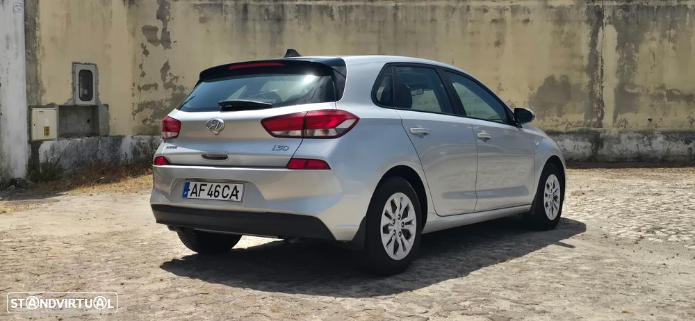 Hyundai i30 blue 1.4 - 4