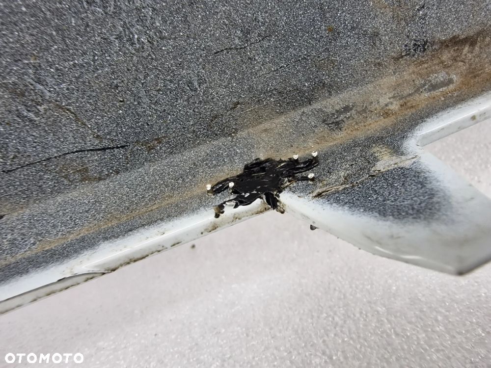 VW UP LIFT 16- BLENDA / LISTWA KRATKI ŚRODKOWEJ , NR AUKCJI KR159 - 19