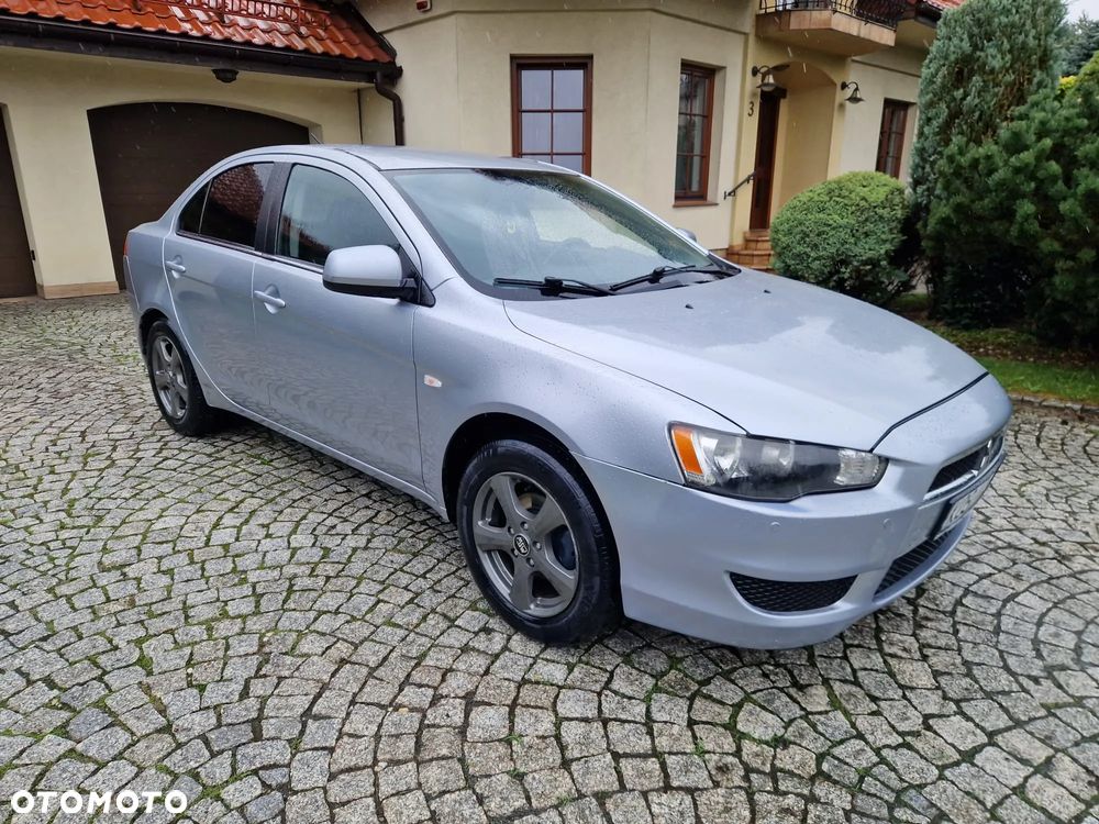 Mitsubishi Lancer 1.5 Invite - 4
