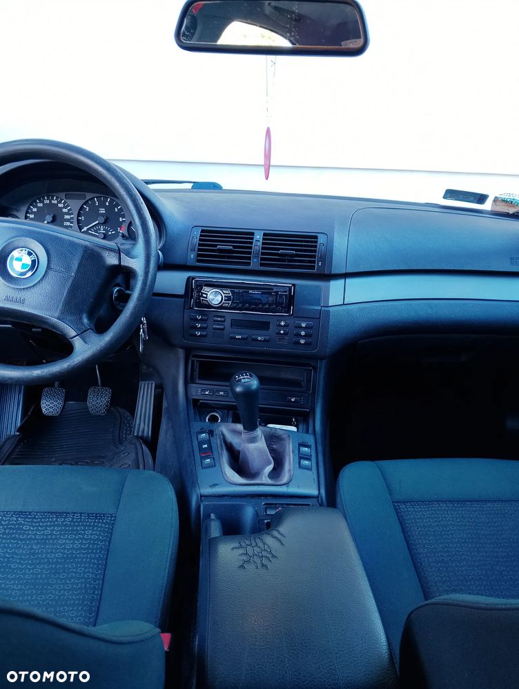 BMW Seria 3 318i - 9