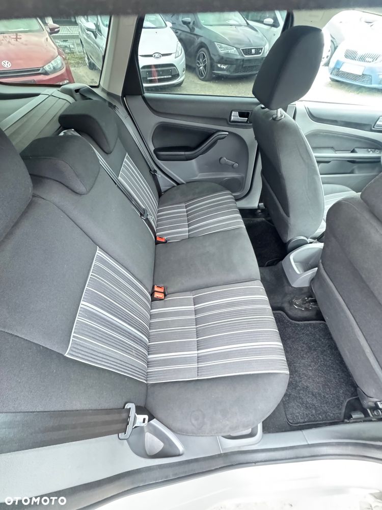 Ford Focus 1.6 Ambiente - 19