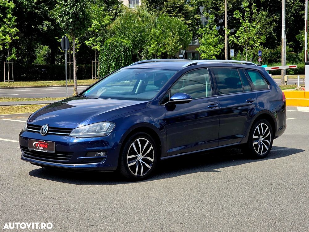 Volkswagen Golf - 1