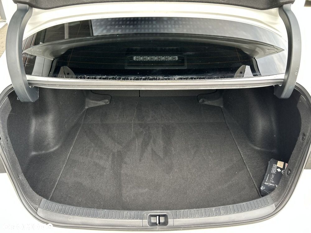Toyota Corolla 1.8 Hybrid Executive - 26