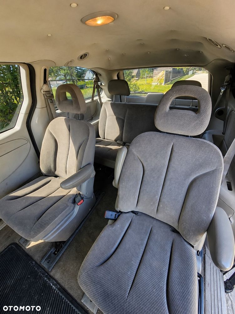 Dodge Caravan - 5
