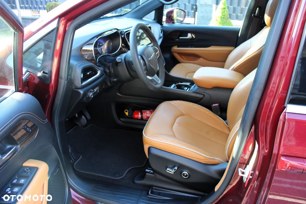 Chrysler Pacifica - 12