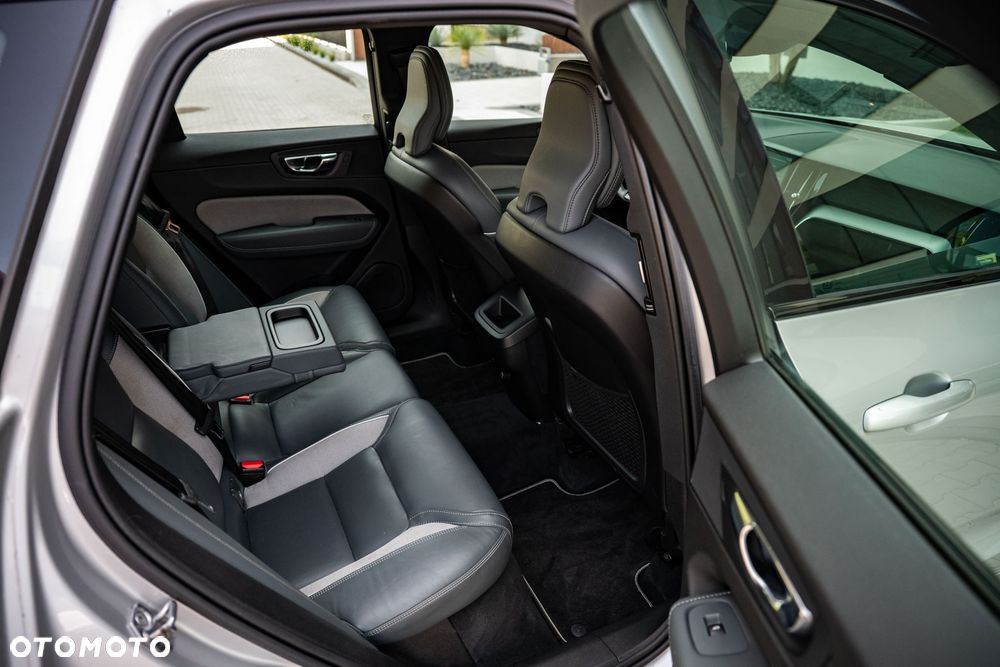 Volvo XC 60 D4 SCR R-Design - 11