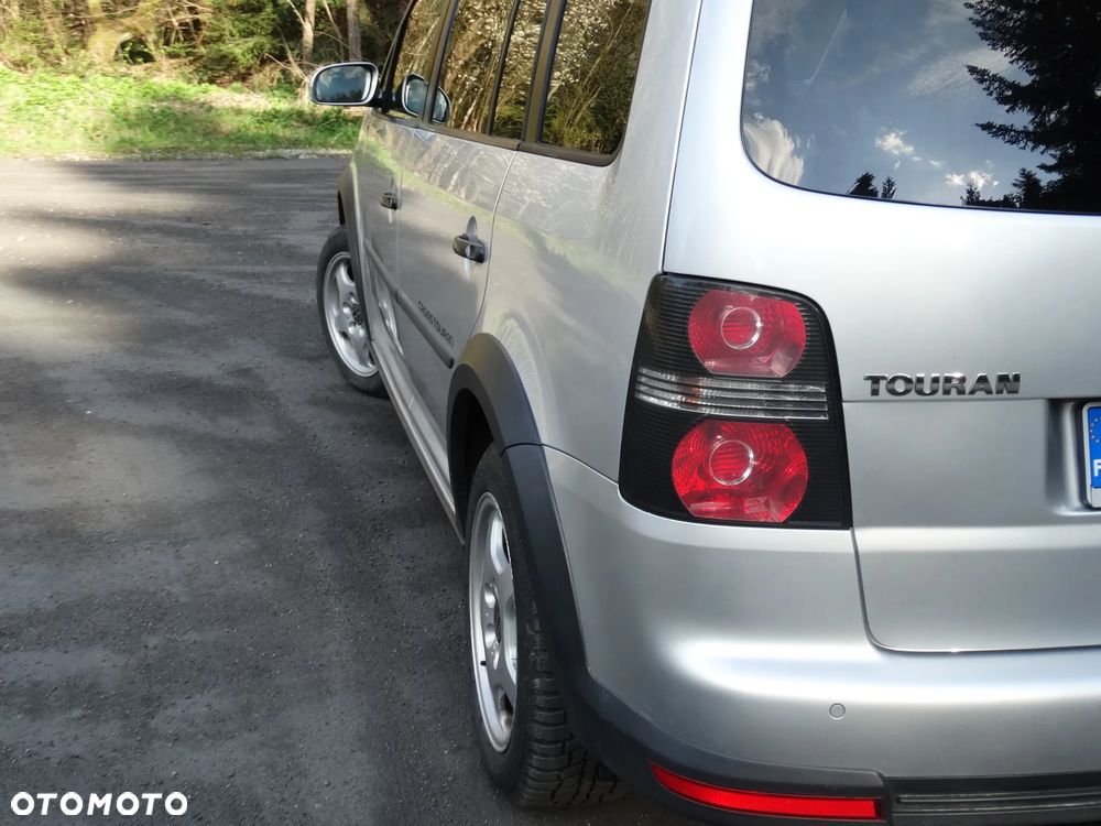 Volkswagen Touran 2.0 TDI DPF Cross - 11