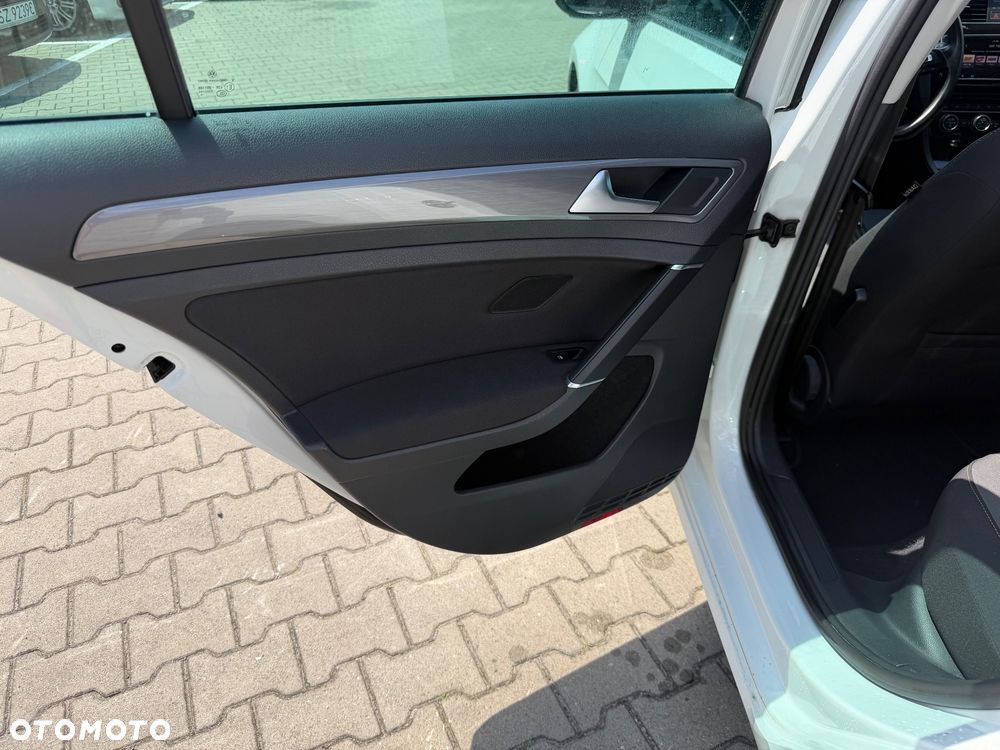 Volkswagen Golf - 15