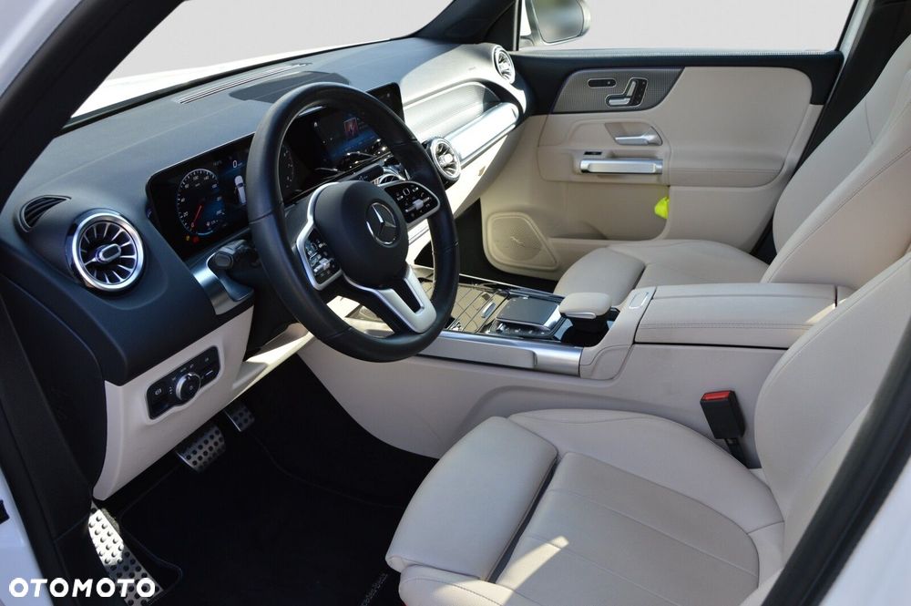 Mercedes-Benz GLB - 12