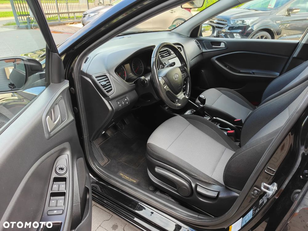 Hyundai i20 blue 1.2 Pure - 23