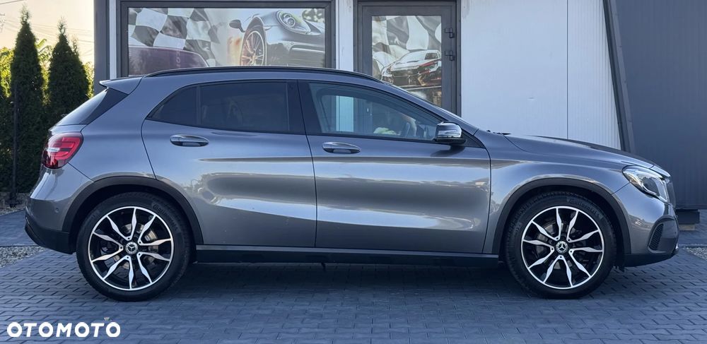 Mercedes-Benz GLA 200 7G-DCT - 7