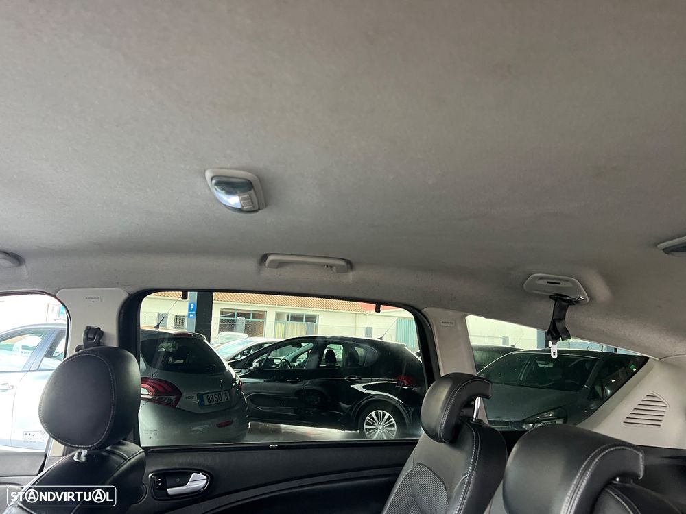 Ford S-Max 1.8 TDCi Titanium 7L - 21