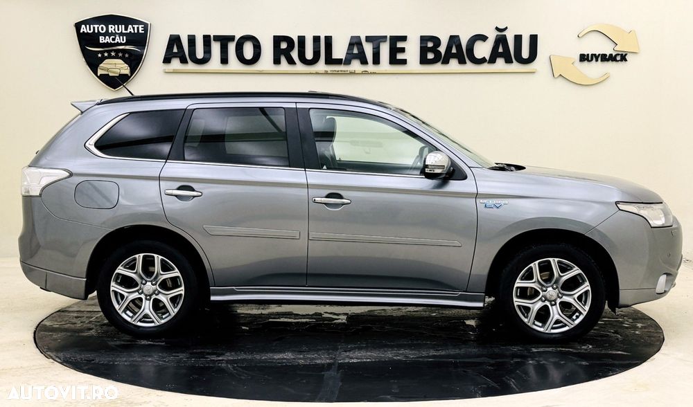 Mitsubishi Outlander - 4