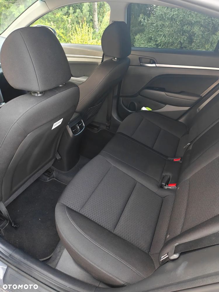 Hyundai Elantra 1.6 Style - 9