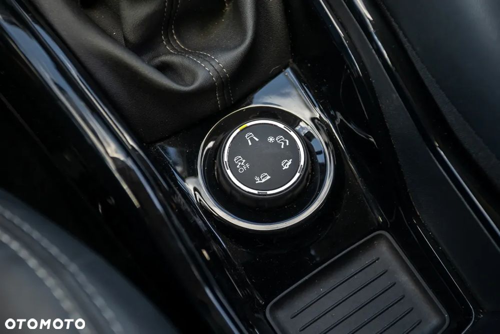 Peugeot 2008 1.2 Pure Tech Style S&S - 25