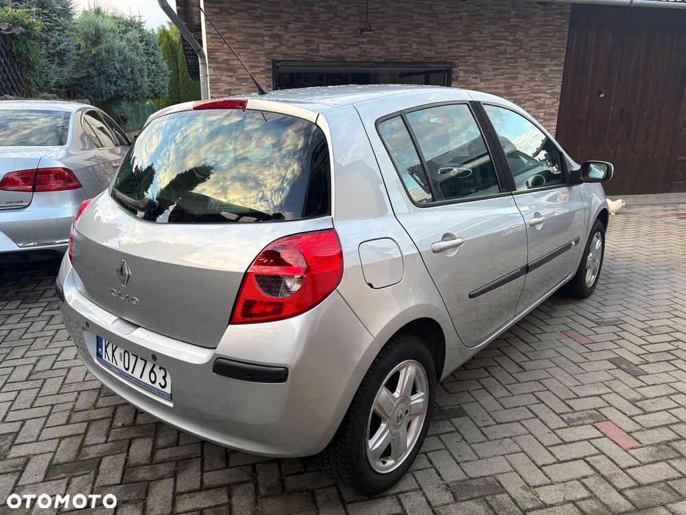 Renault Clio 1.2 16V Emotion - 3