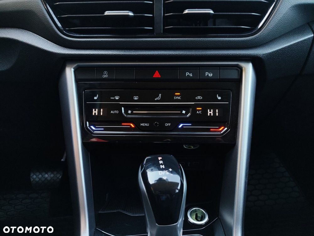 Volkswagen T-Roc - 23