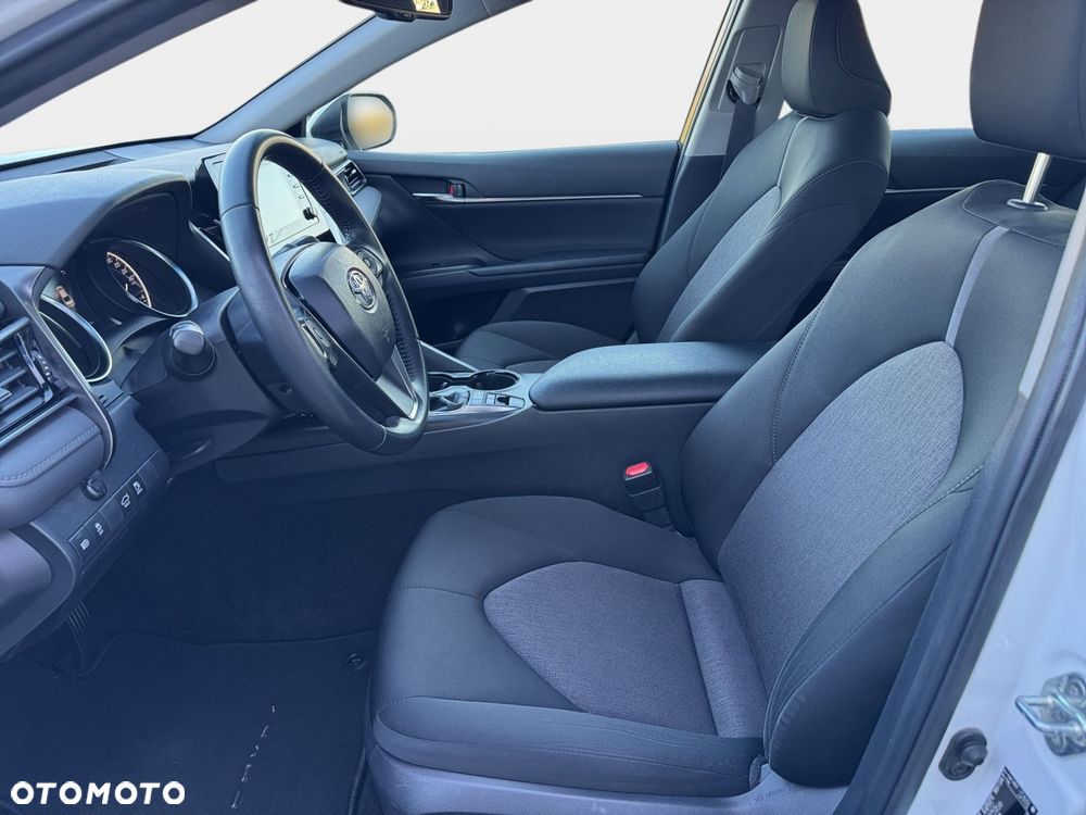 Toyota Camry 2.5 Hybrid Comfort CVT - 26