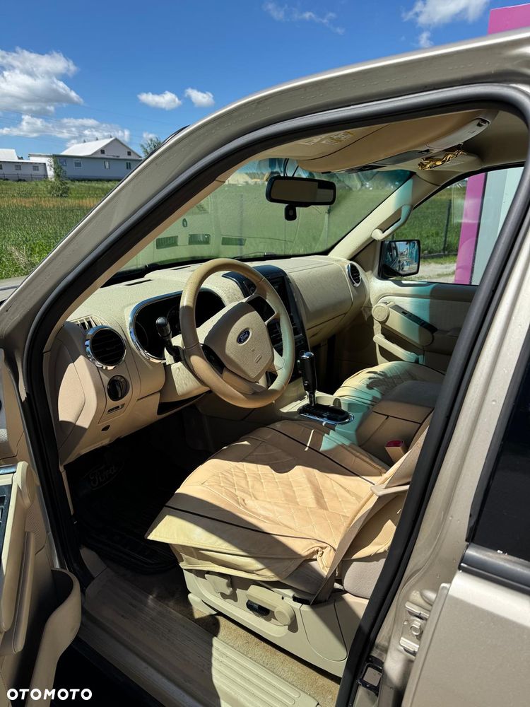 Ford Explorer - 10
