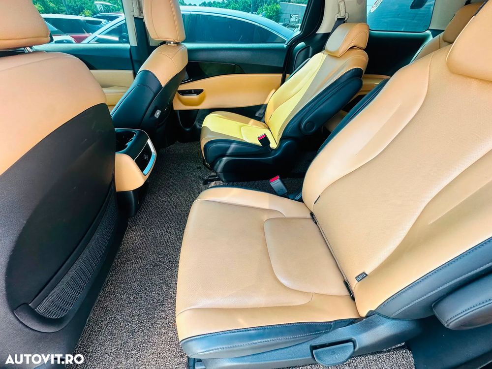 Kia Carnival - 15