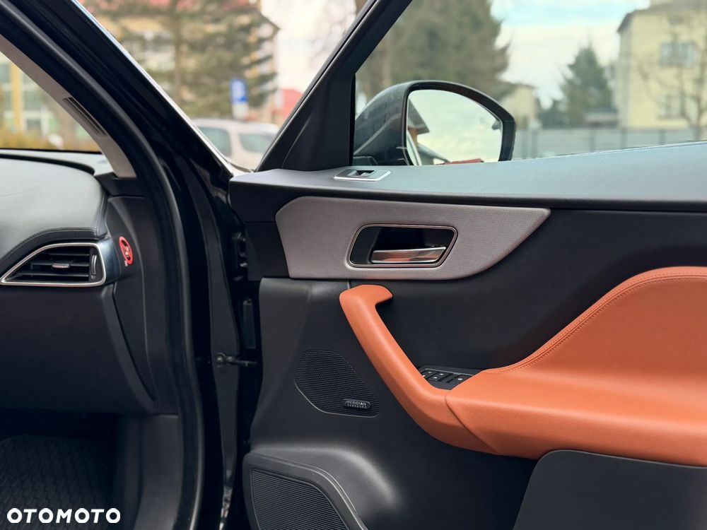 Jaguar F-Pace 30t AWD Portfolio - 15