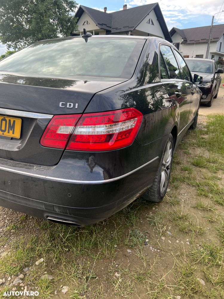 Mercedes-Benz E 220 CDI DPF BlueEFFICIENCY - 9