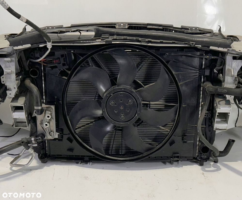 MERCEDES W205 AMG PRZÓD BŁOTNIKI PAS LAMPY MASKA 149 - 11