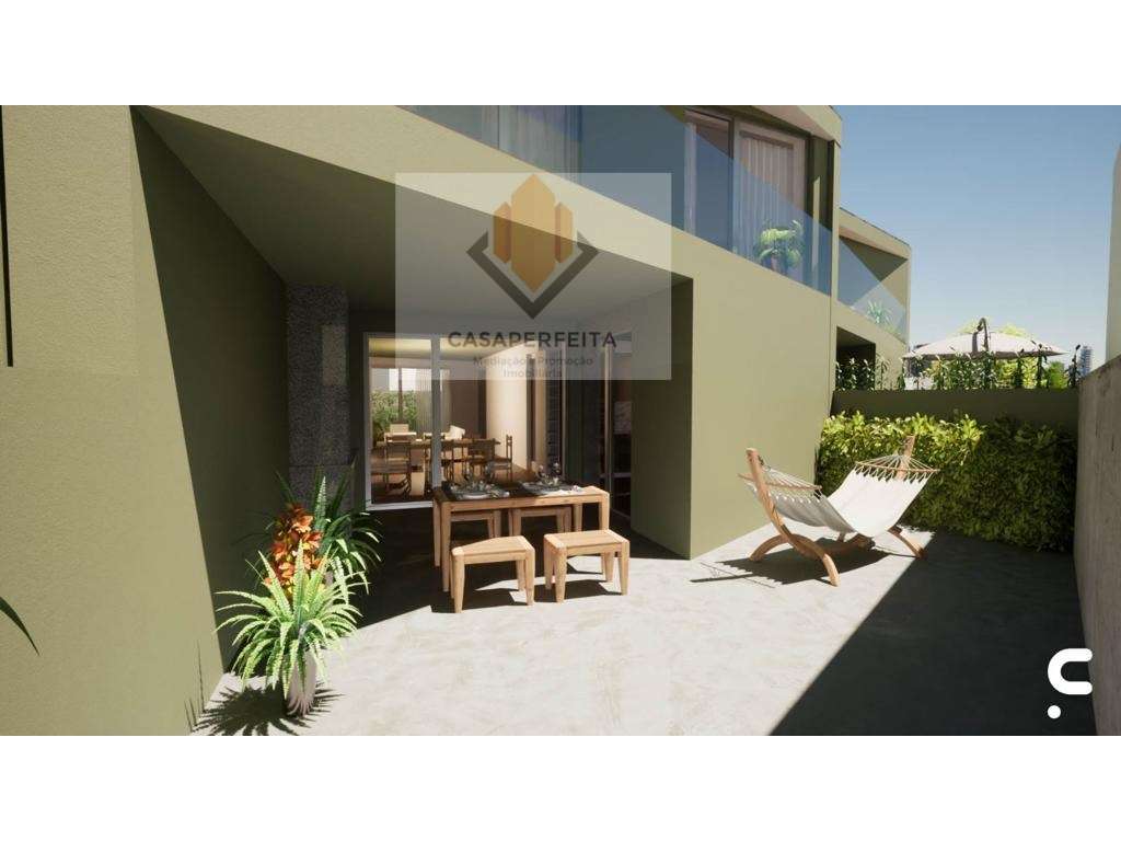 Moradia V4 de 3 Frentes em Condomínio de Luxo com Piscina e Jardins... - Grande imagem: 3/22
