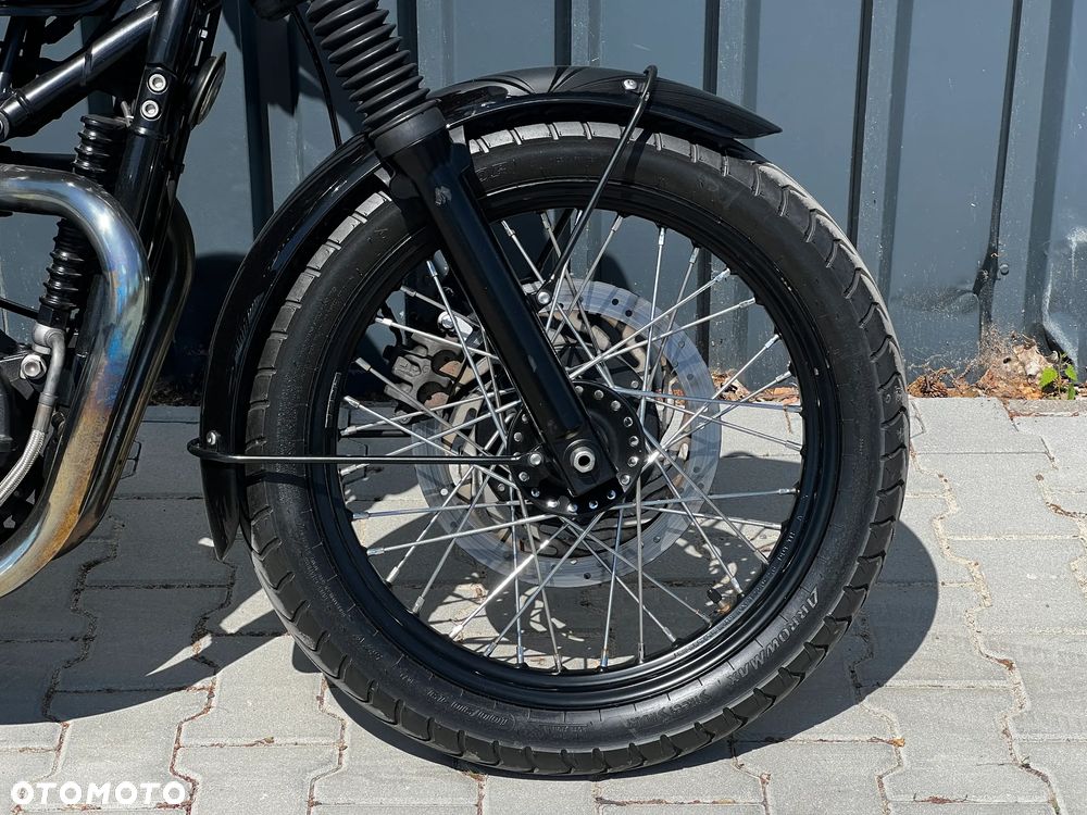 Triumph Bonneville - 18