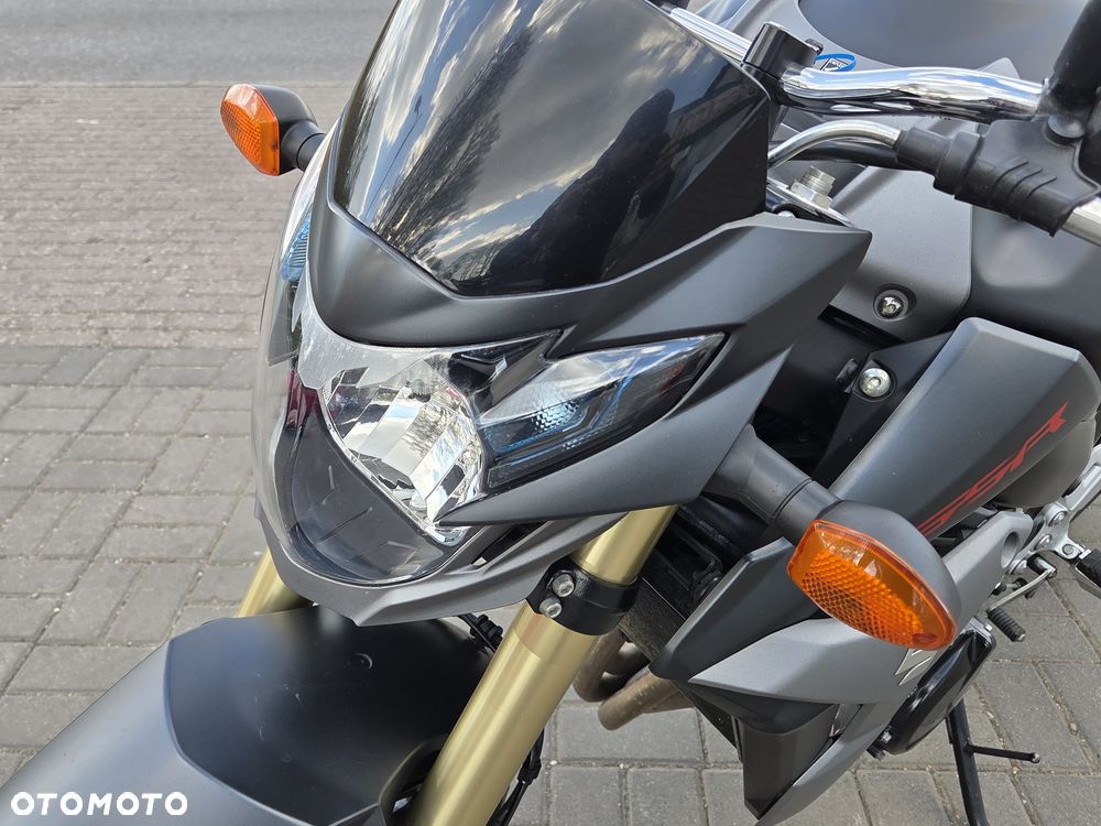 Suzuki GSR - 26