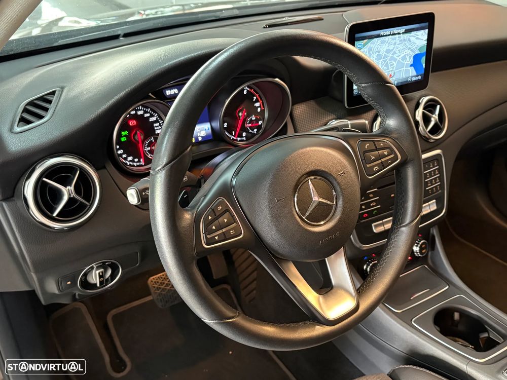 Mercedes-Benz GLA 220 4Matic 7G-DCT - 7