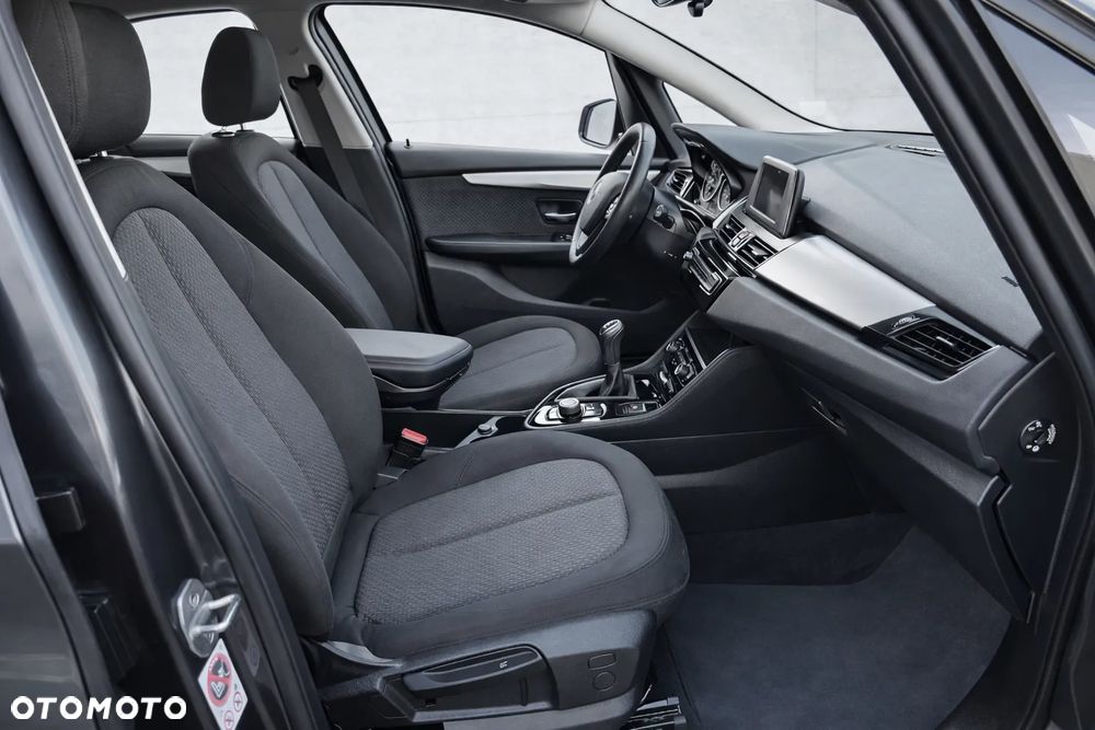 BMW Seria 2 218i - 8