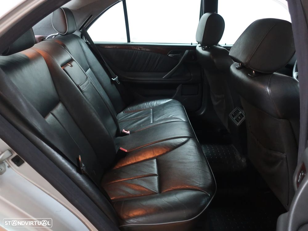 Mercedes-Benz E 220 CDI Elegance - 21