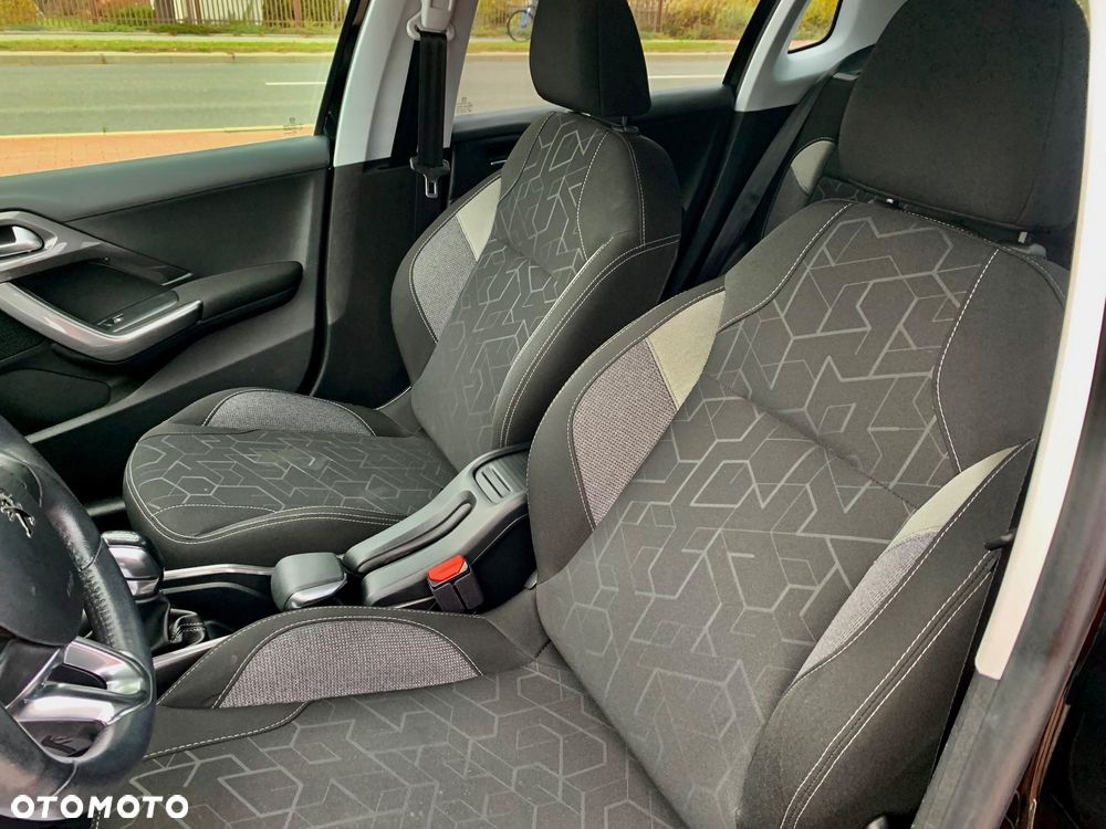 Peugeot 2008 1.2 Pure Tech Style EU6 - 27