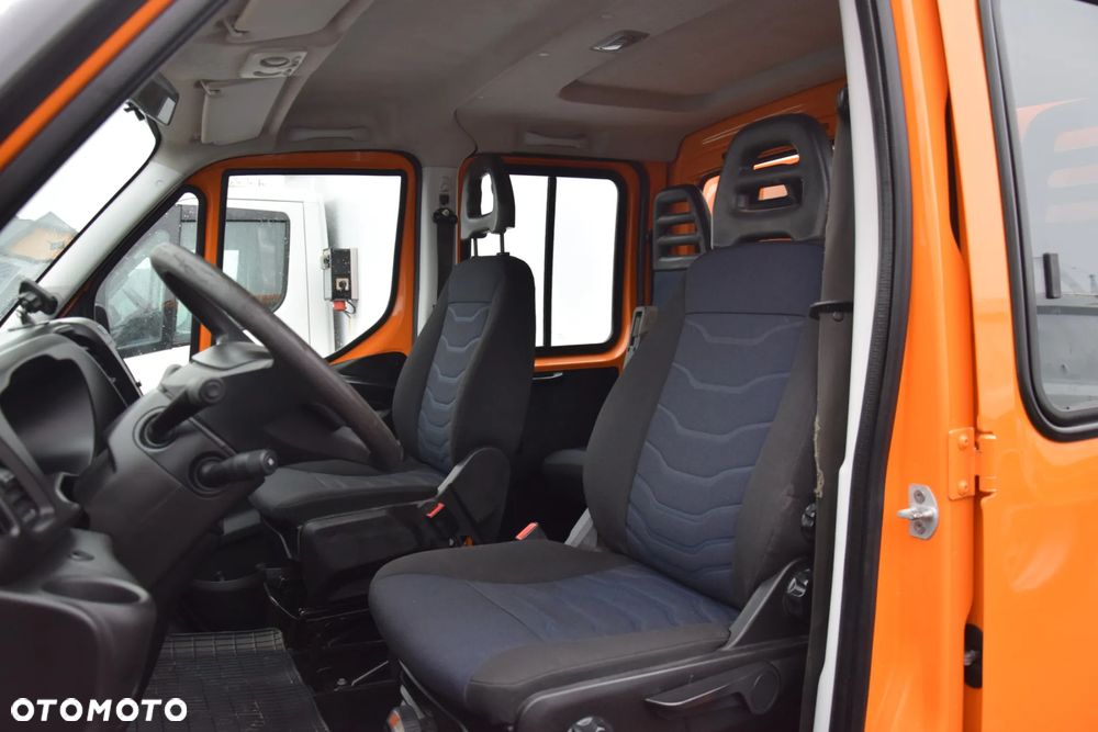 Iveco DAILY 35C16 / 2.3 - 160 KM / BRYGADÓWKA / 6 OSOBOWY / DOSTAWCZE / SKRZYNIA / KLIMA / NAWIGACJA / KAMERA COFANIA / TEMPOMAT / SERWISOWANY / SPROWADZONY - 39