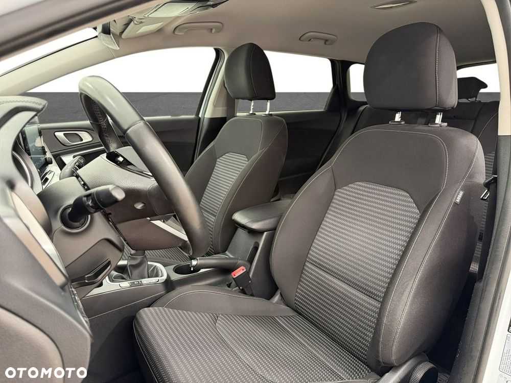 Kia Ceed - 11