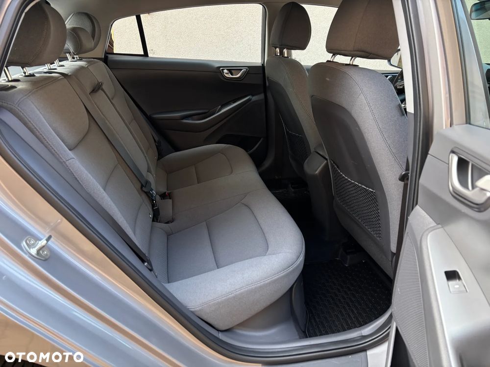 Hyundai IONIQ - 27