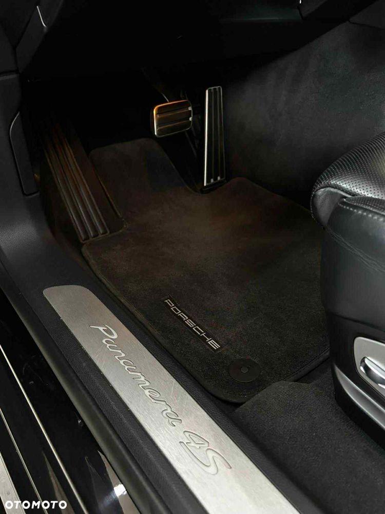 Porsche Panamera 4S - 16