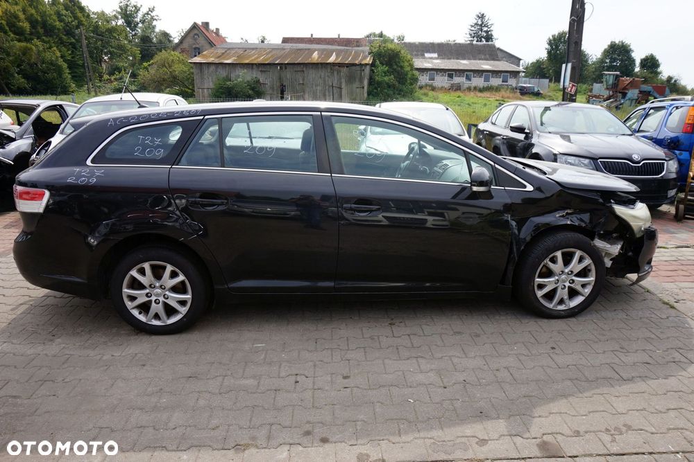 TOYOTA AVENSIS III T27 PH1 KOMBI 2009 209 2.0 D4D 1AD-FTV 126KM EA65 CZARNY na części - 6