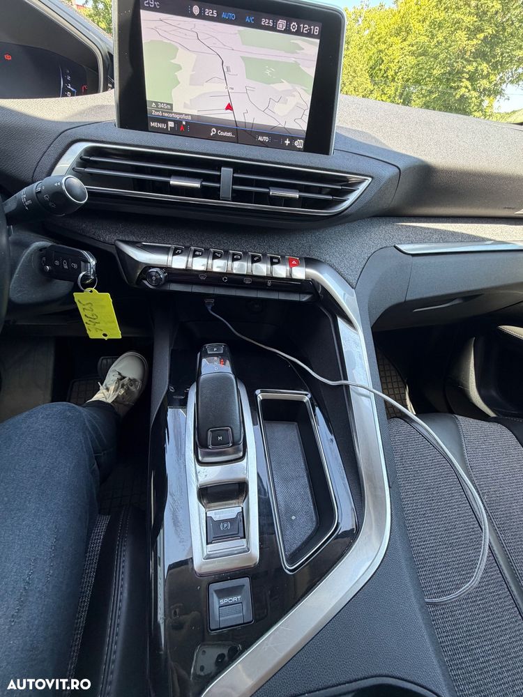 Peugeot 3008 1.2 PureTech Turbo S&S EAT6 GT-Line - 28