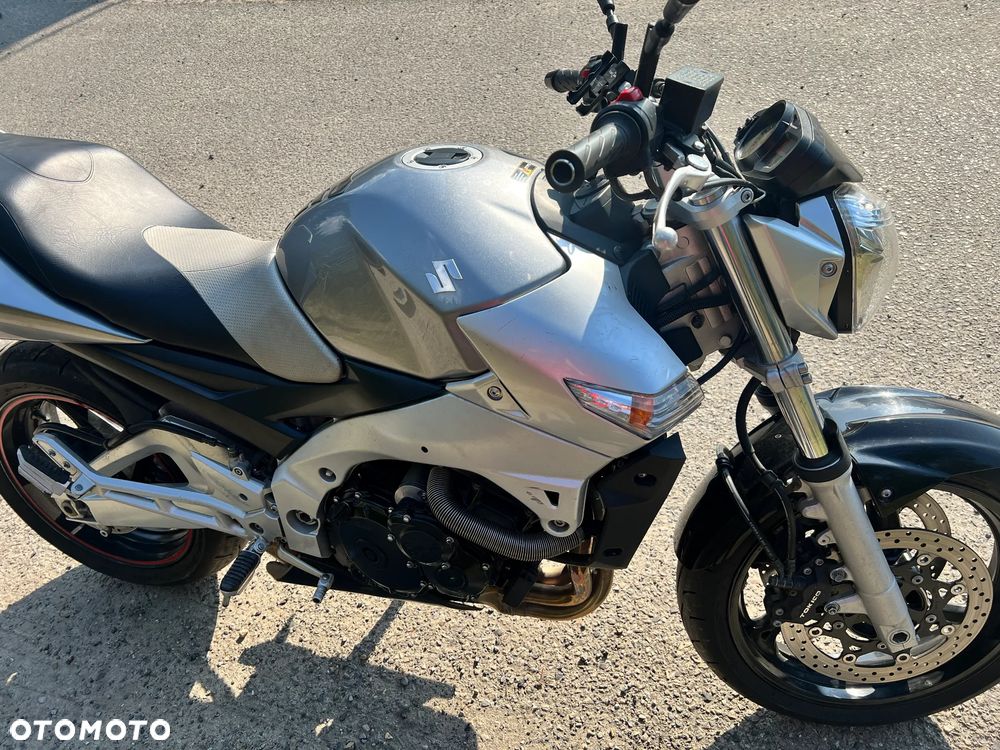 Suzuki GSR - 3