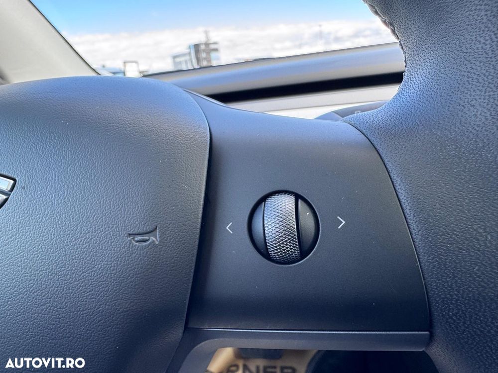 Tesla Model Y AWD Performance - 26