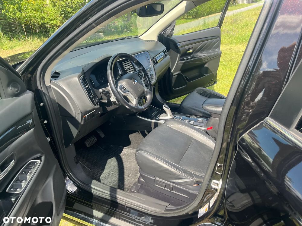 Mitsubishi Outlander Intense + - 12