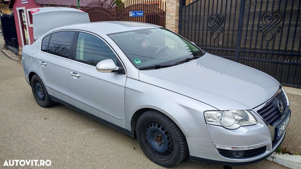 Volkswagen Passat 1.6 FSI Comfortline - 2