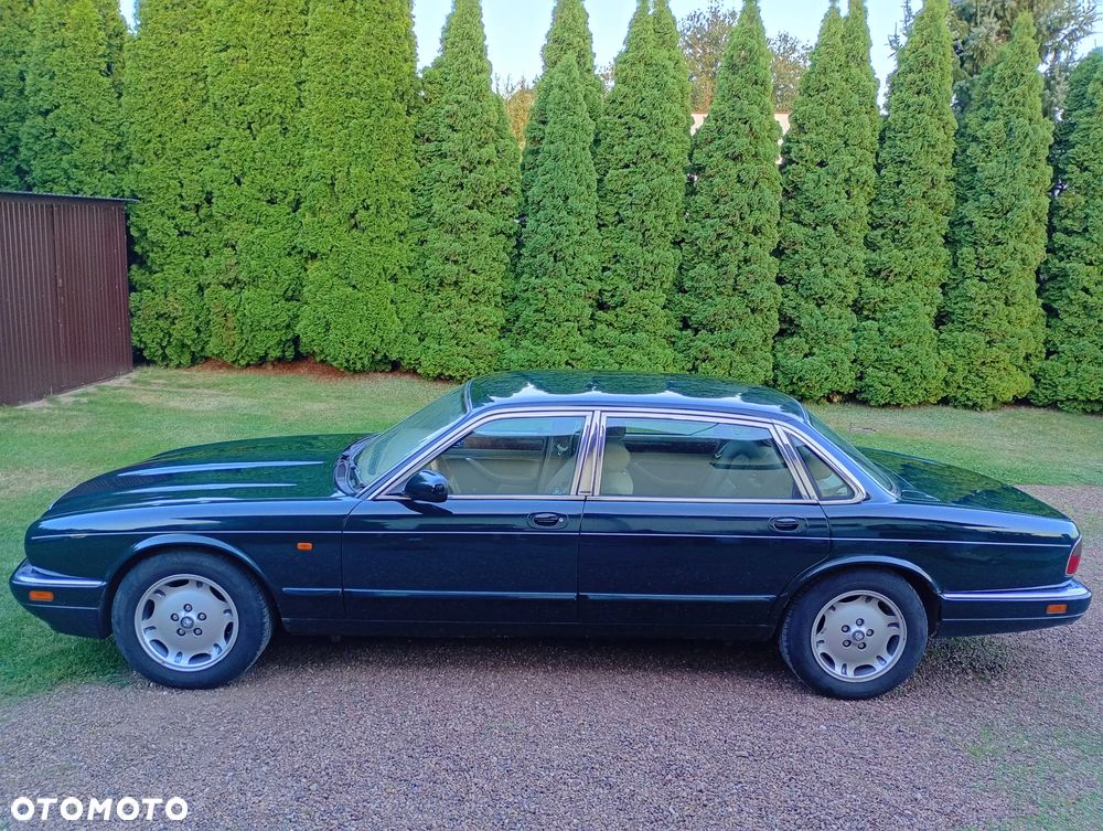 Jaguar XJ - 10