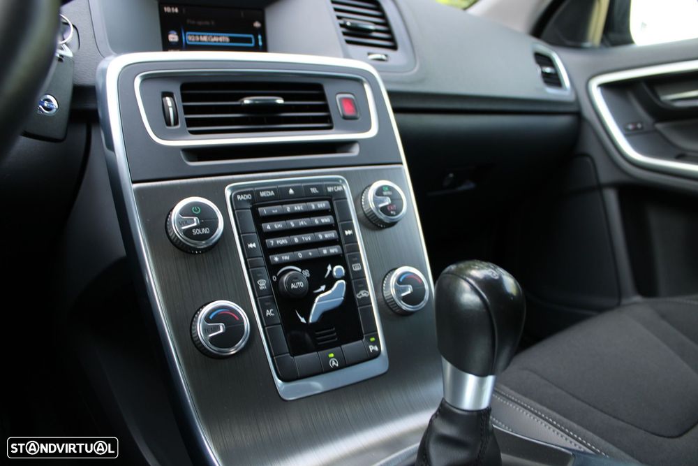 Volvo V60 1.6 D2 Momentum Eco - 17
