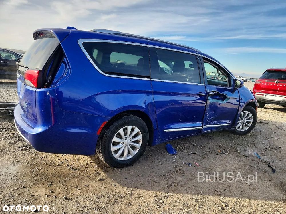 Chrysler Pacifica - 6