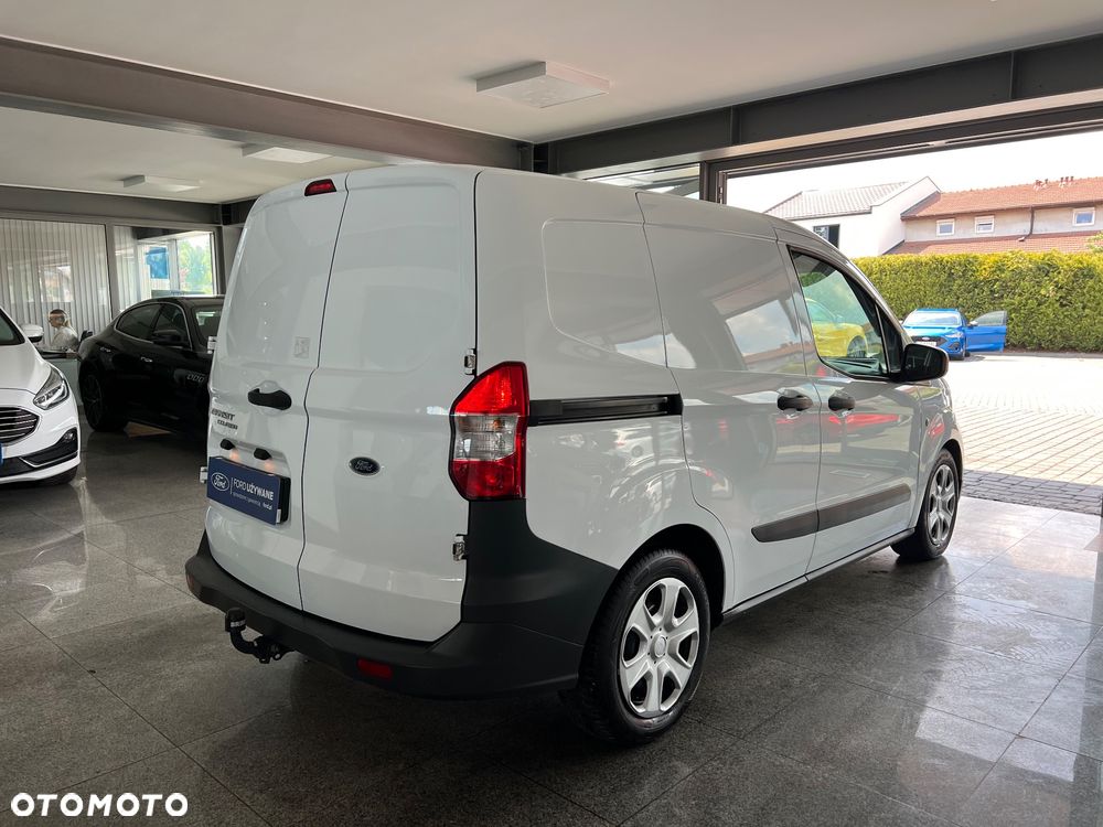 Ford Transit Courier - 17
