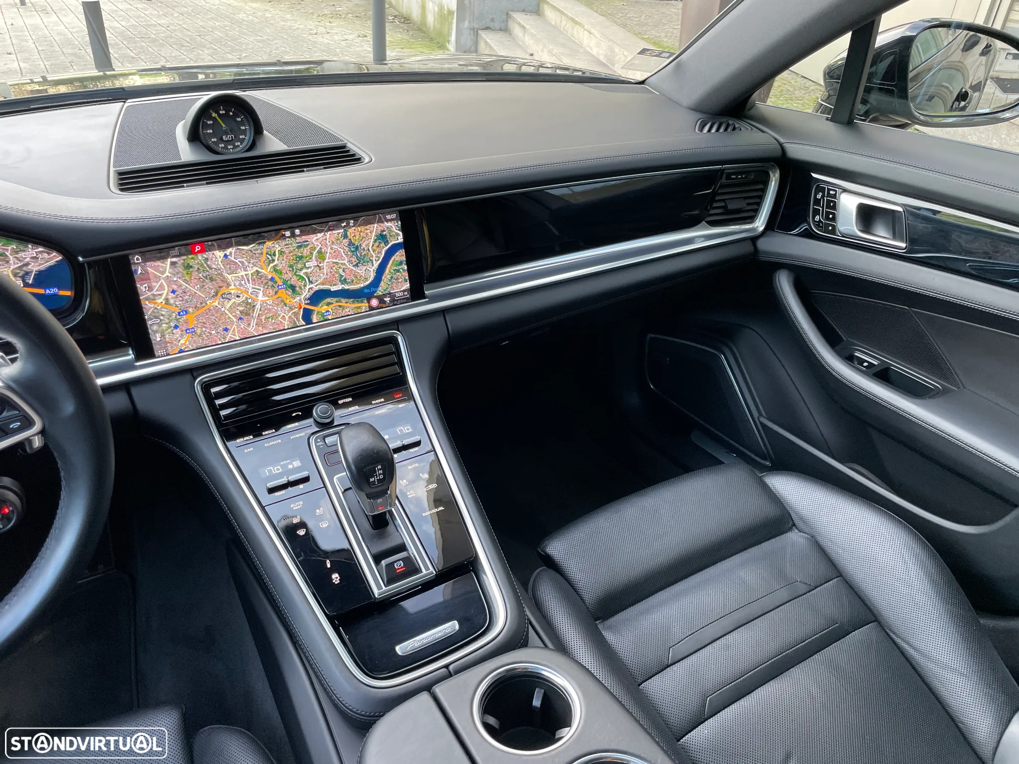 Porsche Panamera 4 E-Hybrid - 33