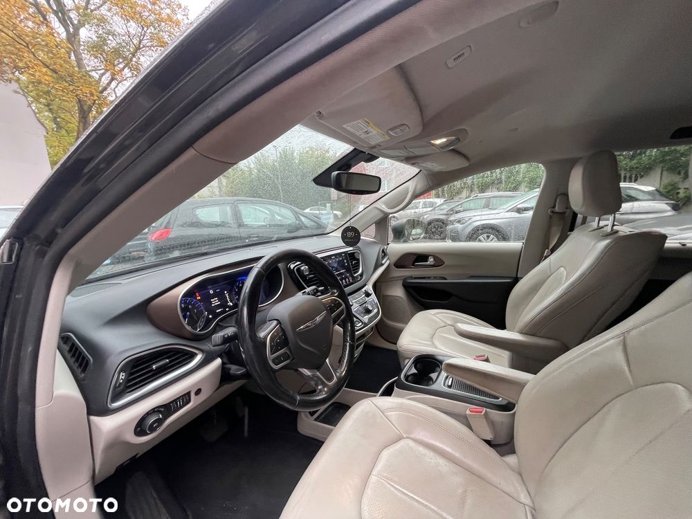Chrysler Pacifica - 12